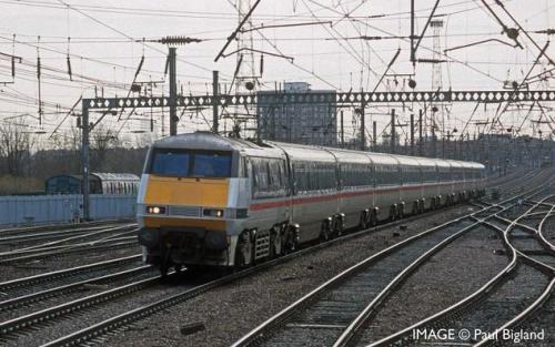 R40152 Hornby BR, Mk4 Open First, Coach K - Era 8